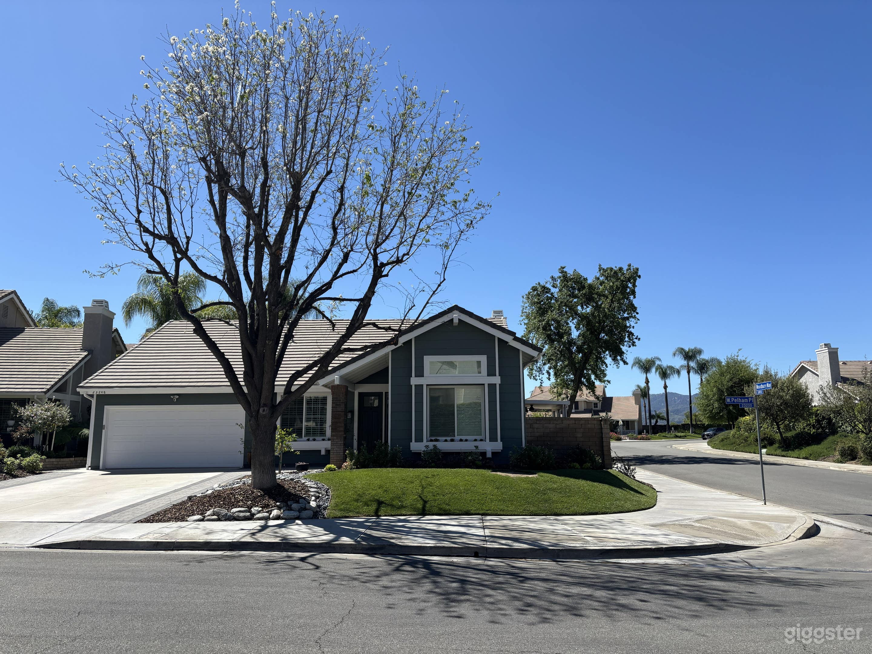 Single Story Pool Home in Santa Clarita Photo 1