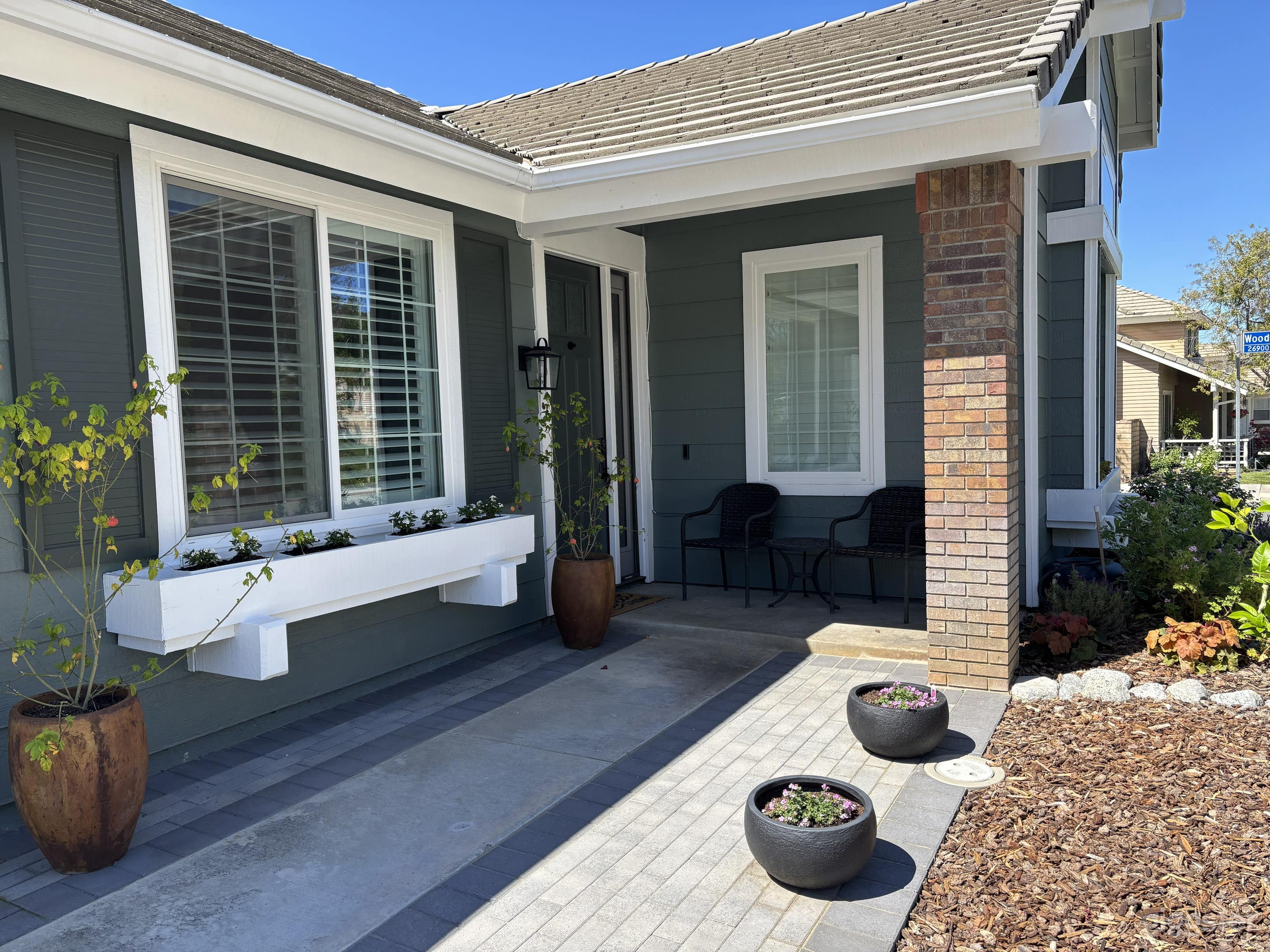 Single Story Pool Home in Santa Clarita Photo 3