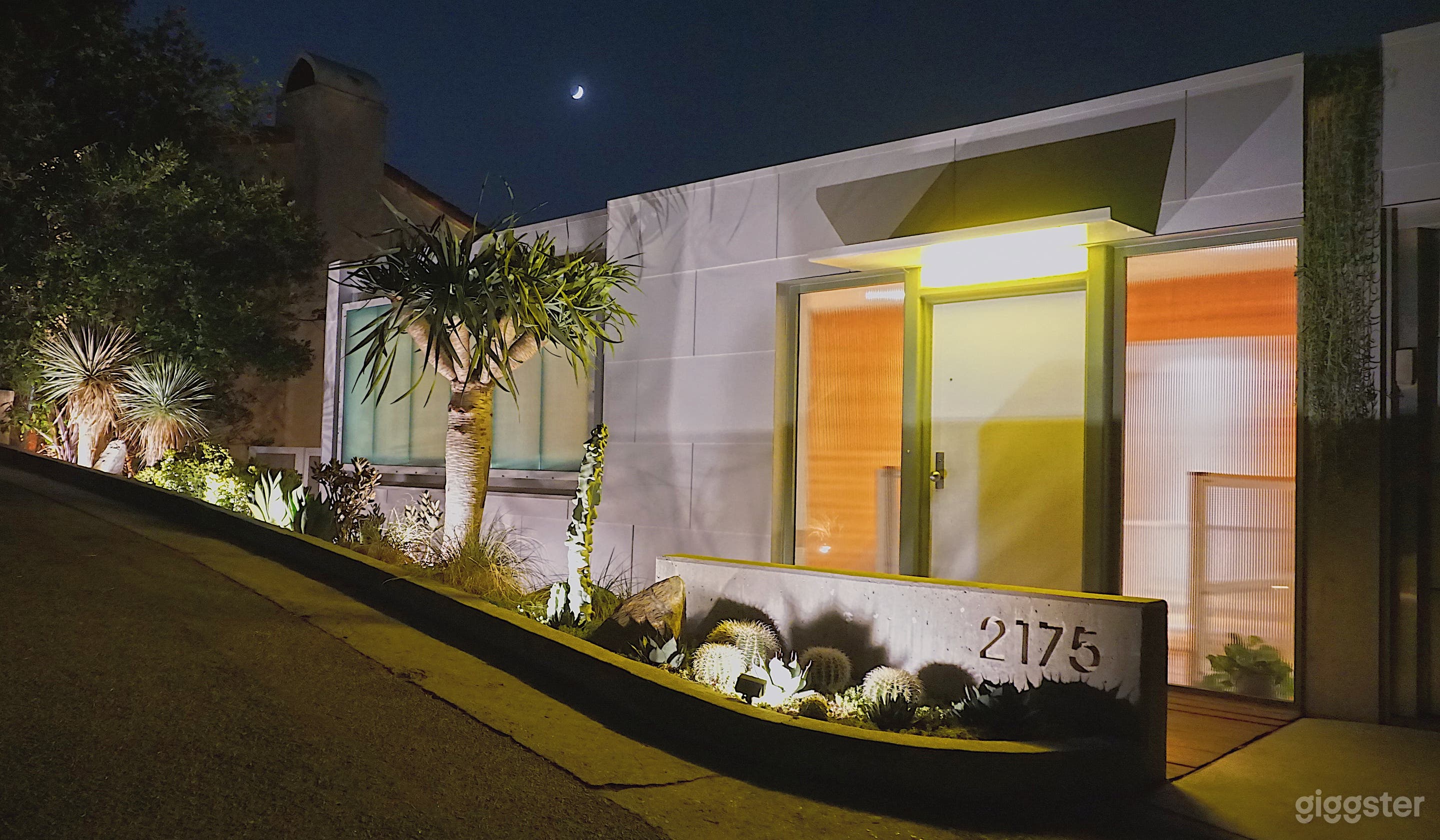 Modern Zen Garden Oasis in Laurel Canyon Photo 1