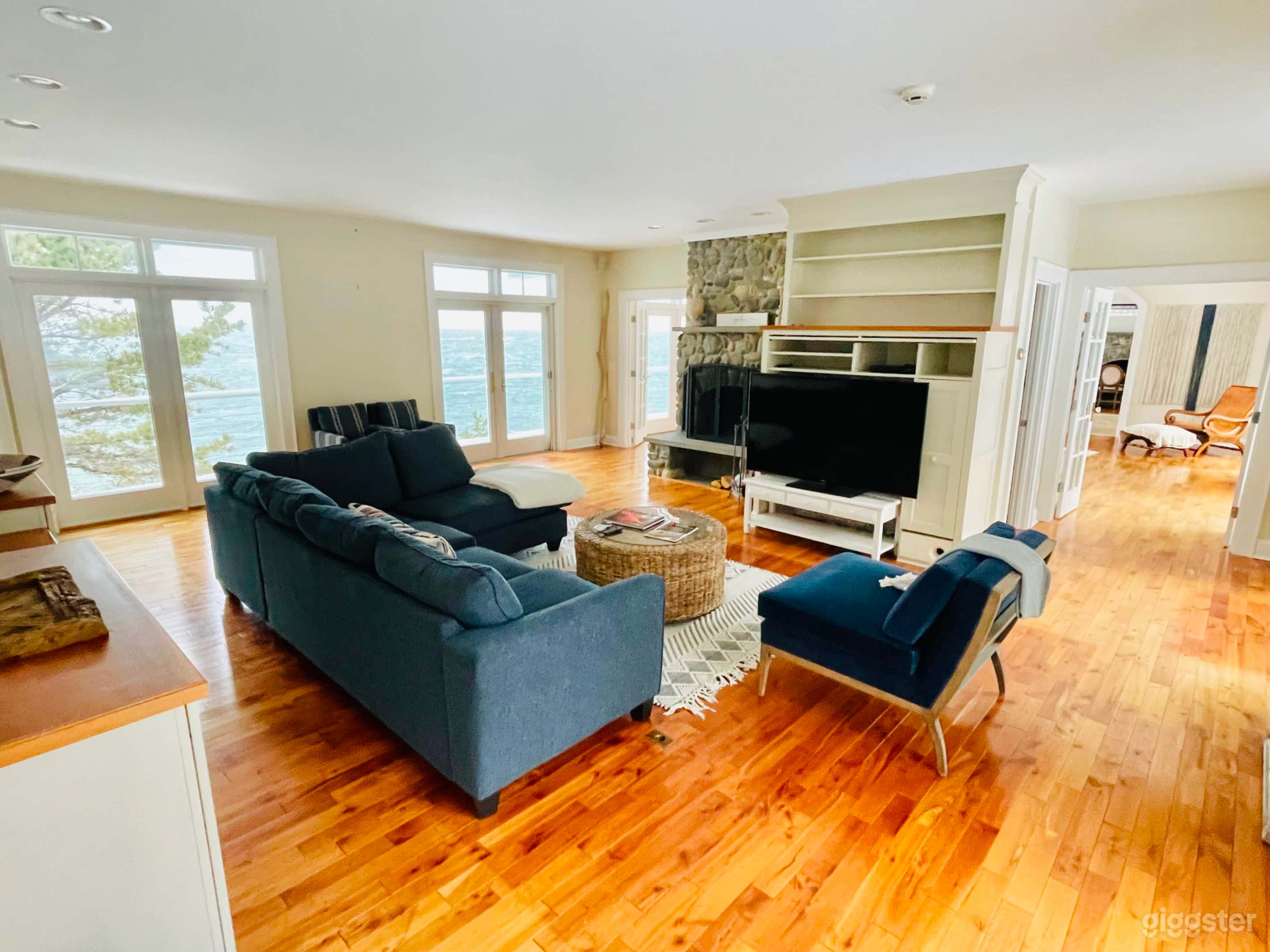 Dreamy Beach House w Hamptons Style Architecture Photo 2