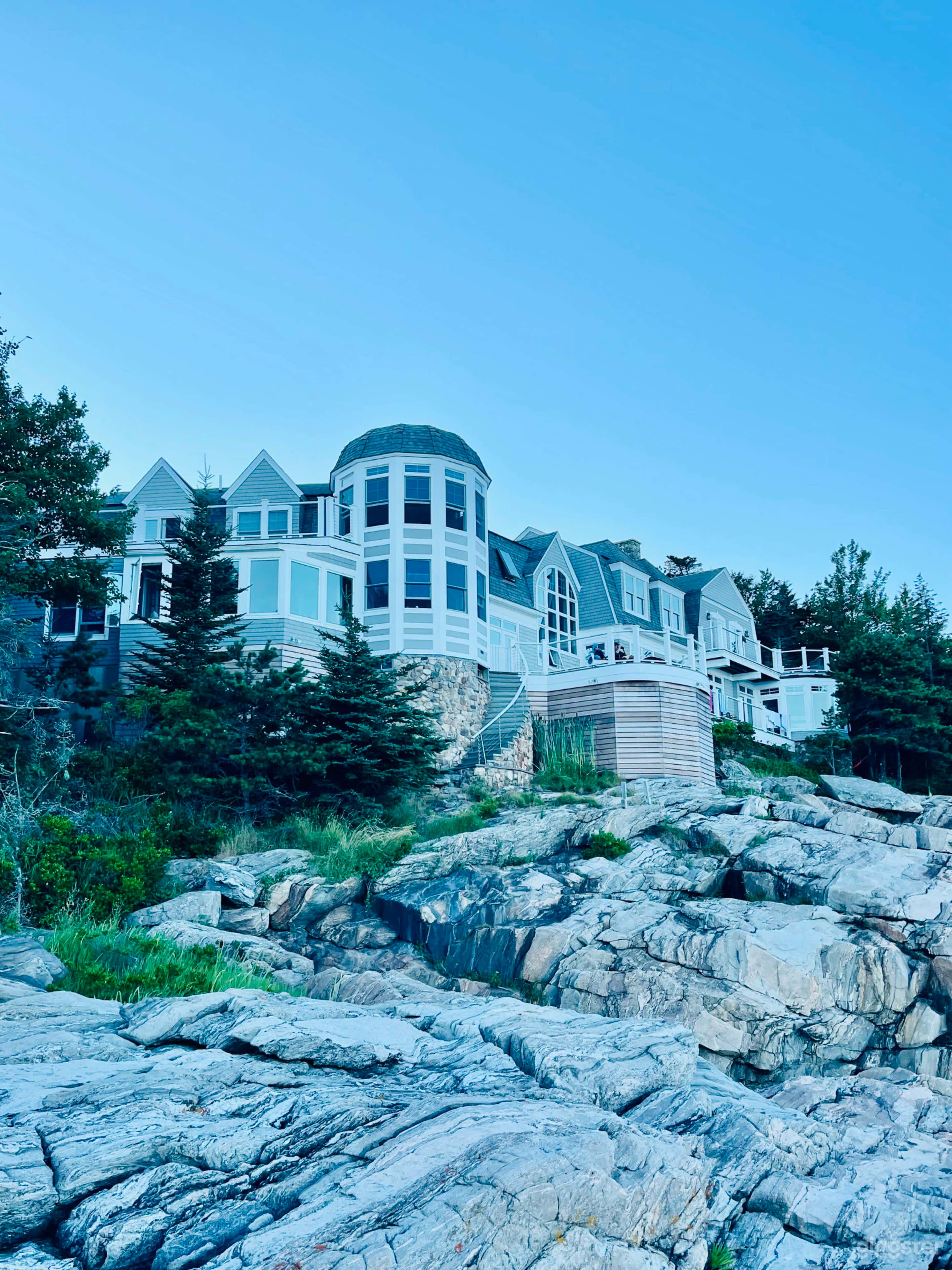 Dreamy Beach House w Hamptons Style Architecture Photo 1