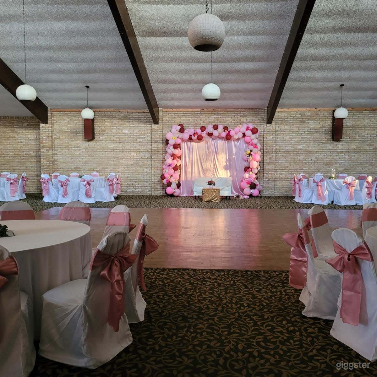 Elegant Ballroom - Northern Hills  Photo 4