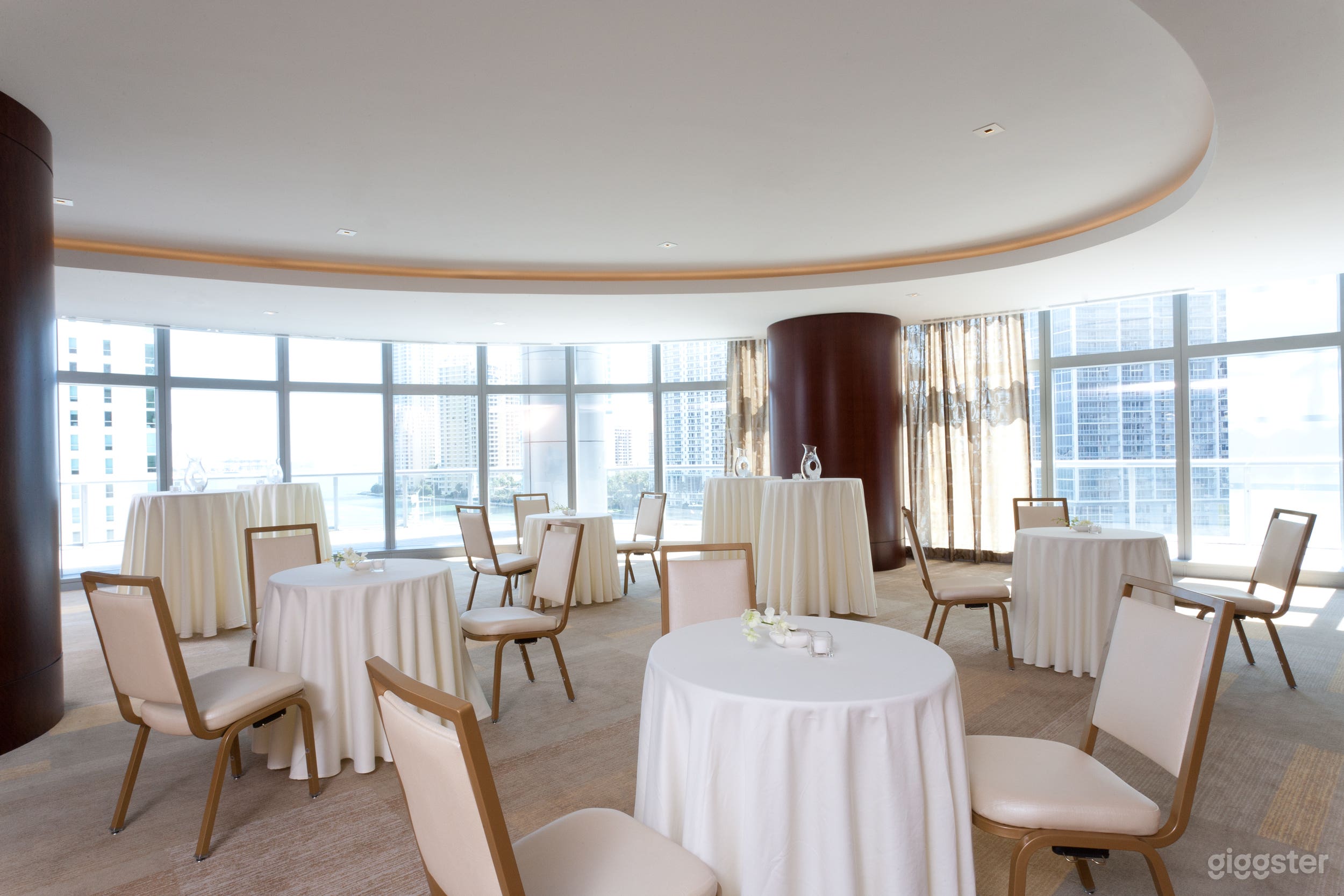 Elegant Plaza Lounge & Event Space Photo 1