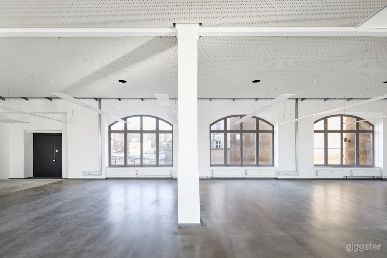 Heller, moderner Veranstaltungsraum im Erdgeschoss mit 712 m² Foto 4