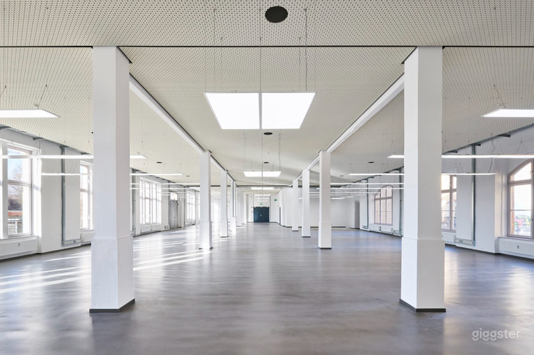  Bright, modern 712 m² ground-floor event space 