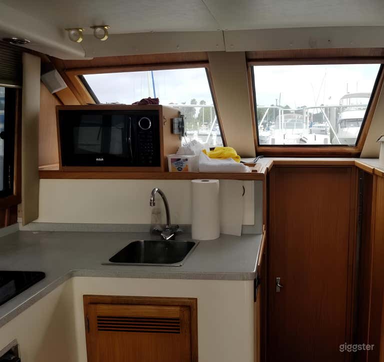  Last Cast 35' Cabo Flybridge FISHING CHARTER 