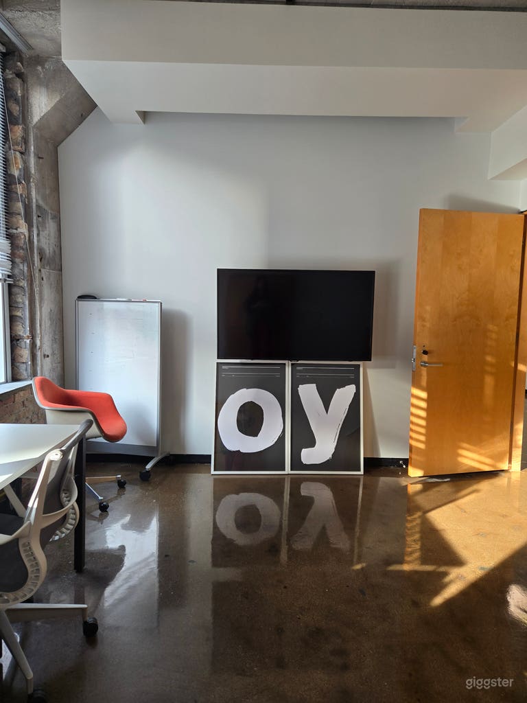  Private Office Space (3:5) 