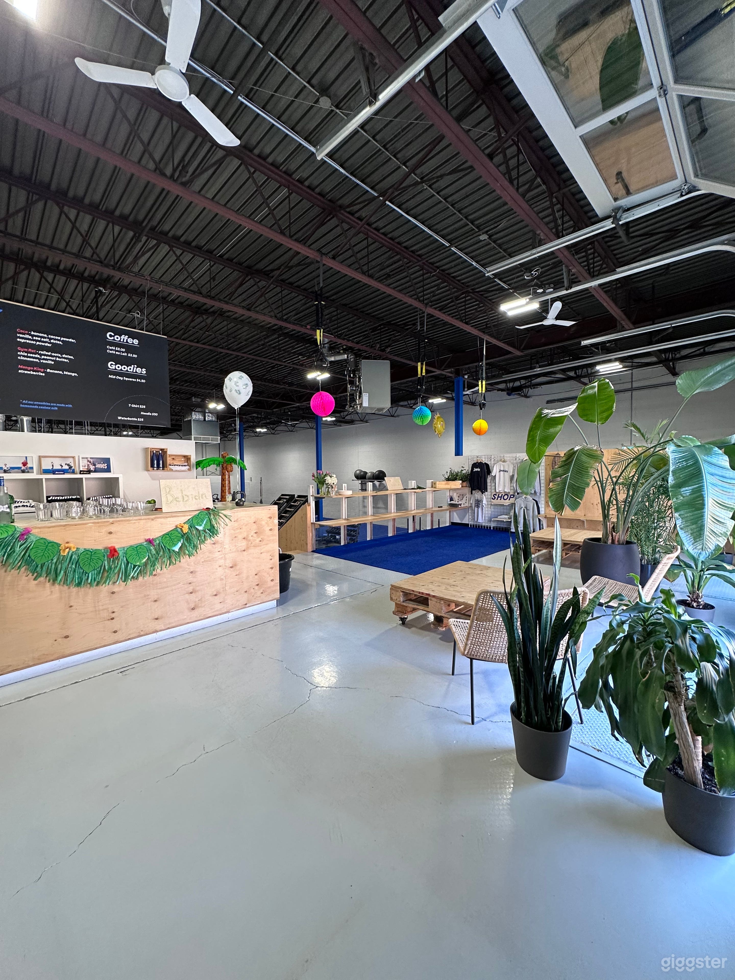 Bright industrial training centre with lounge area Photo 3