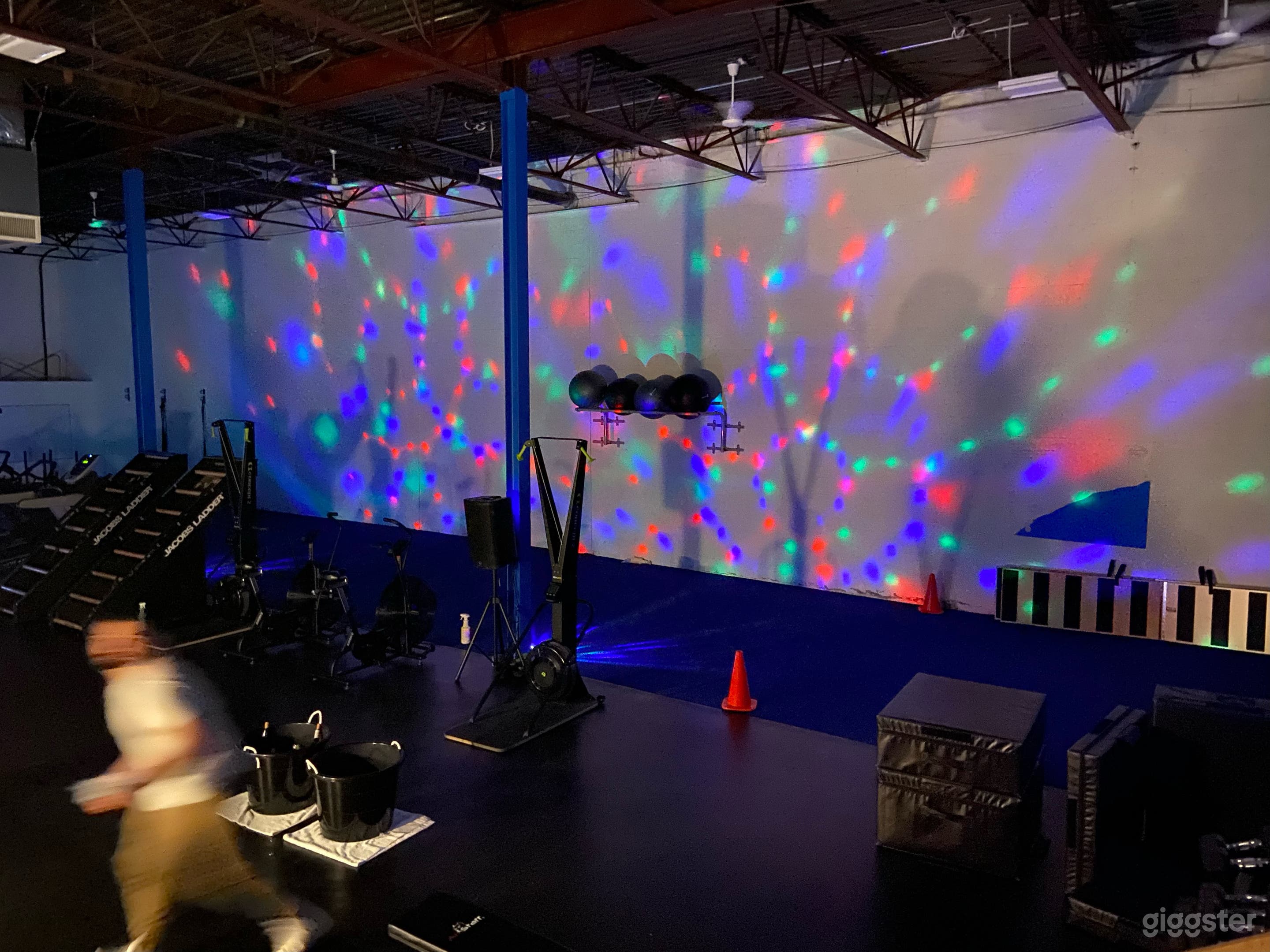 Bright industrial training centre with lounge area Photo 4