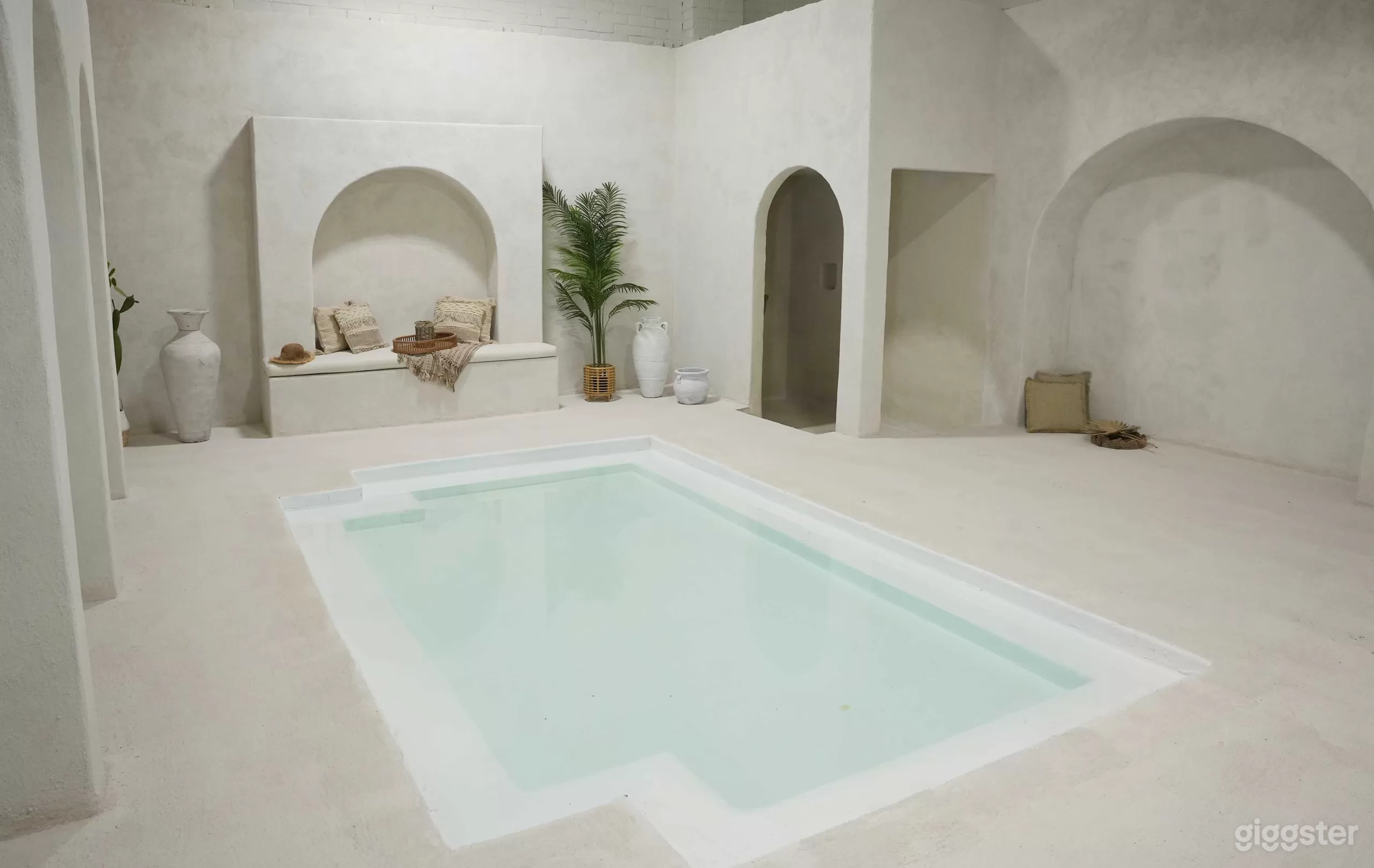 The Bali Set Photo 2