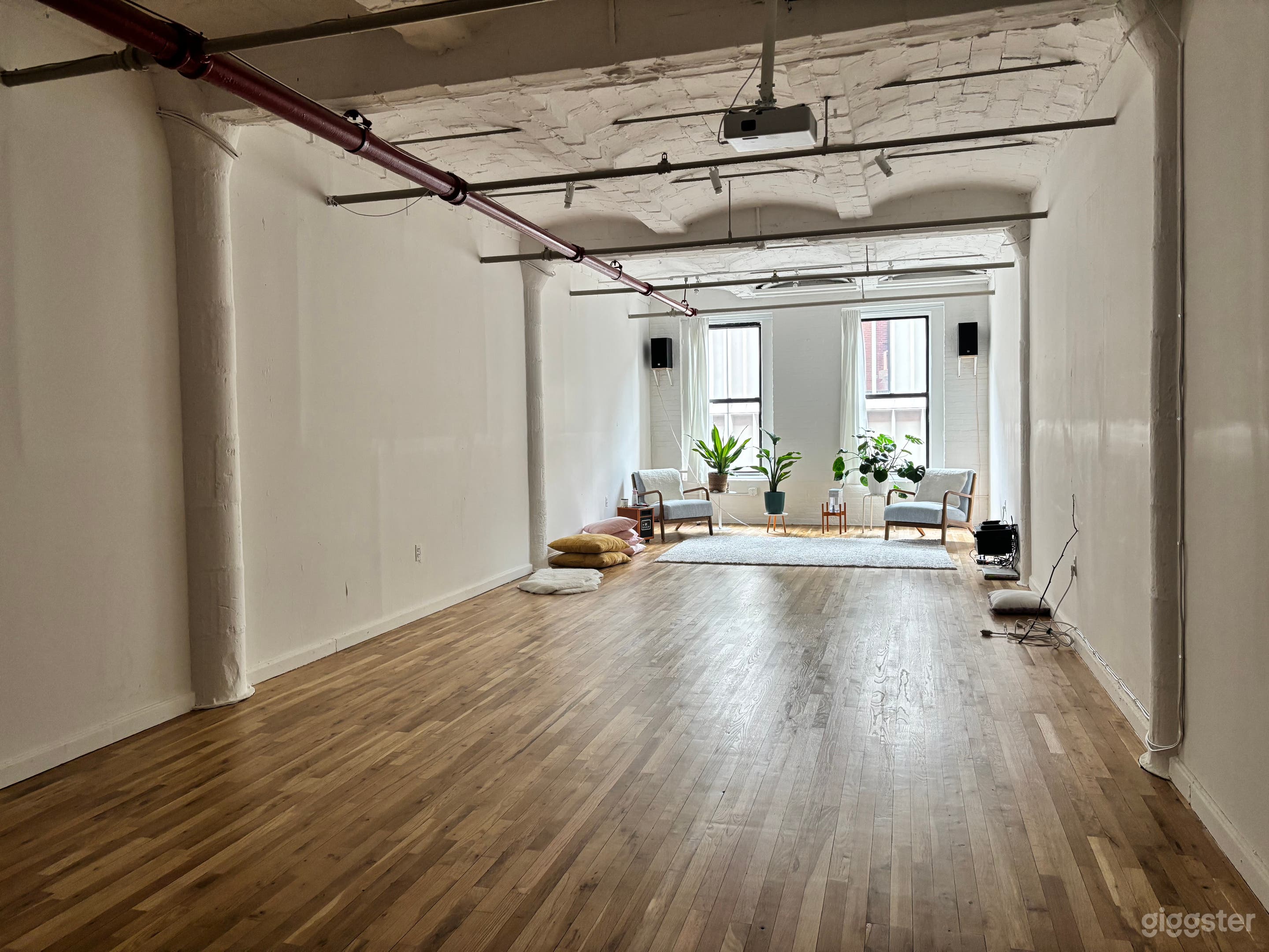Peaceful Multipurpose Movement Space Photo 1