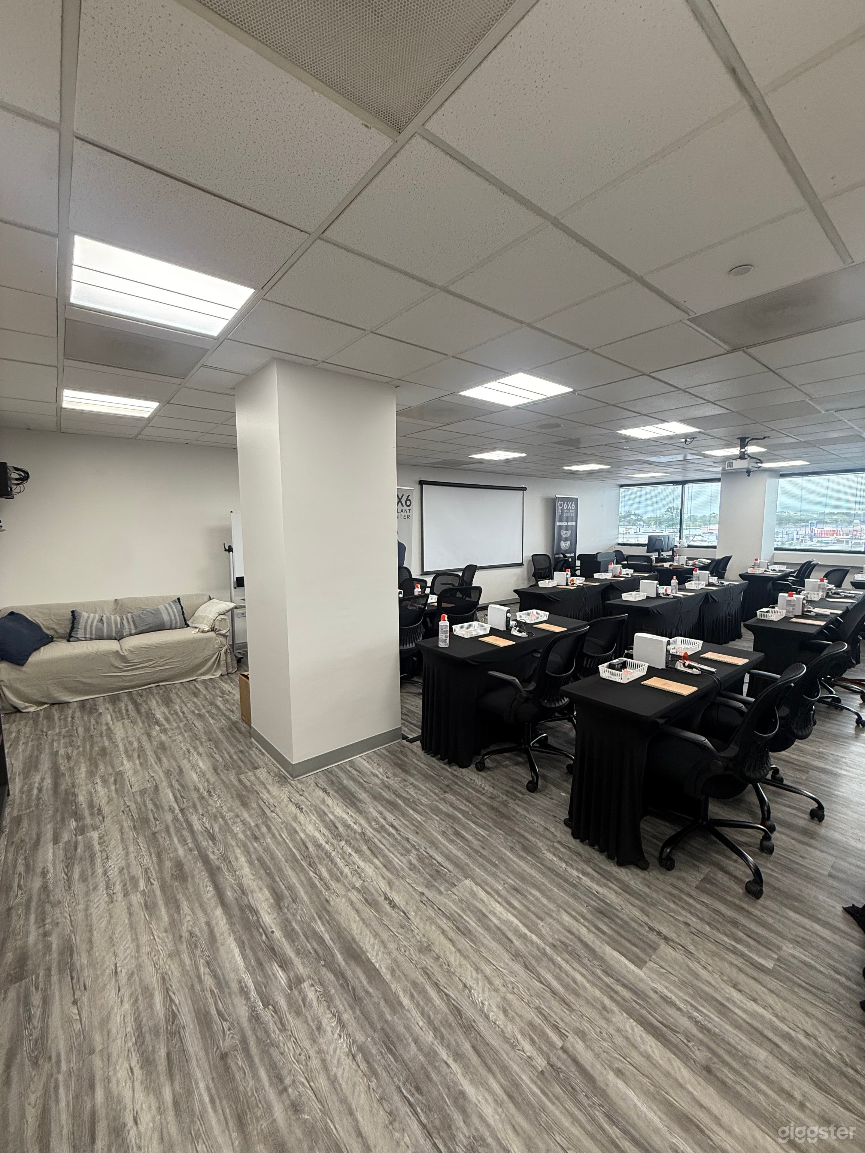 Modern Training & Space for Meetings, Workshops & Seminars Photo 2