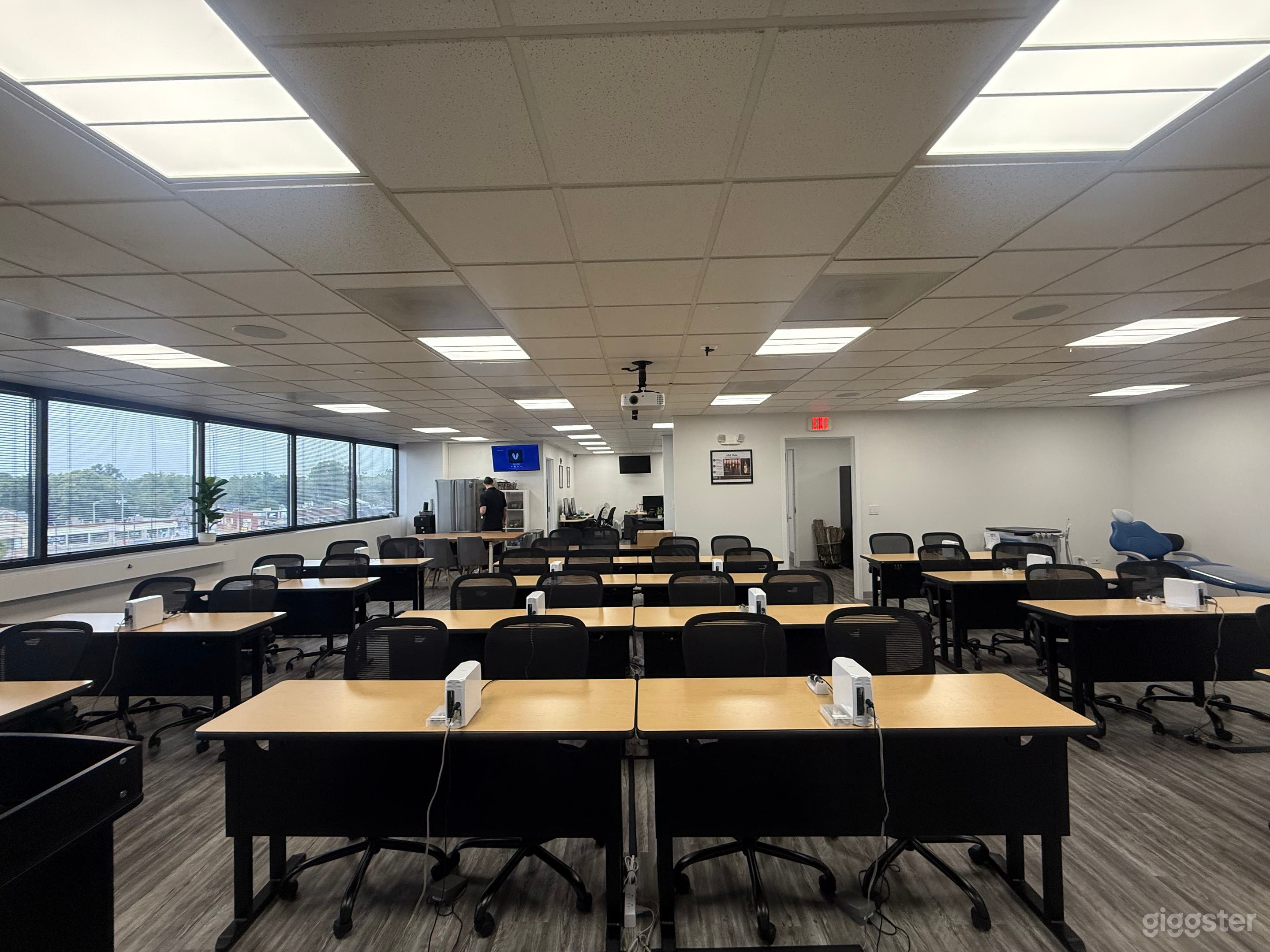 Modern Training & Space for Meetings, Workshops & Seminars Photo 1