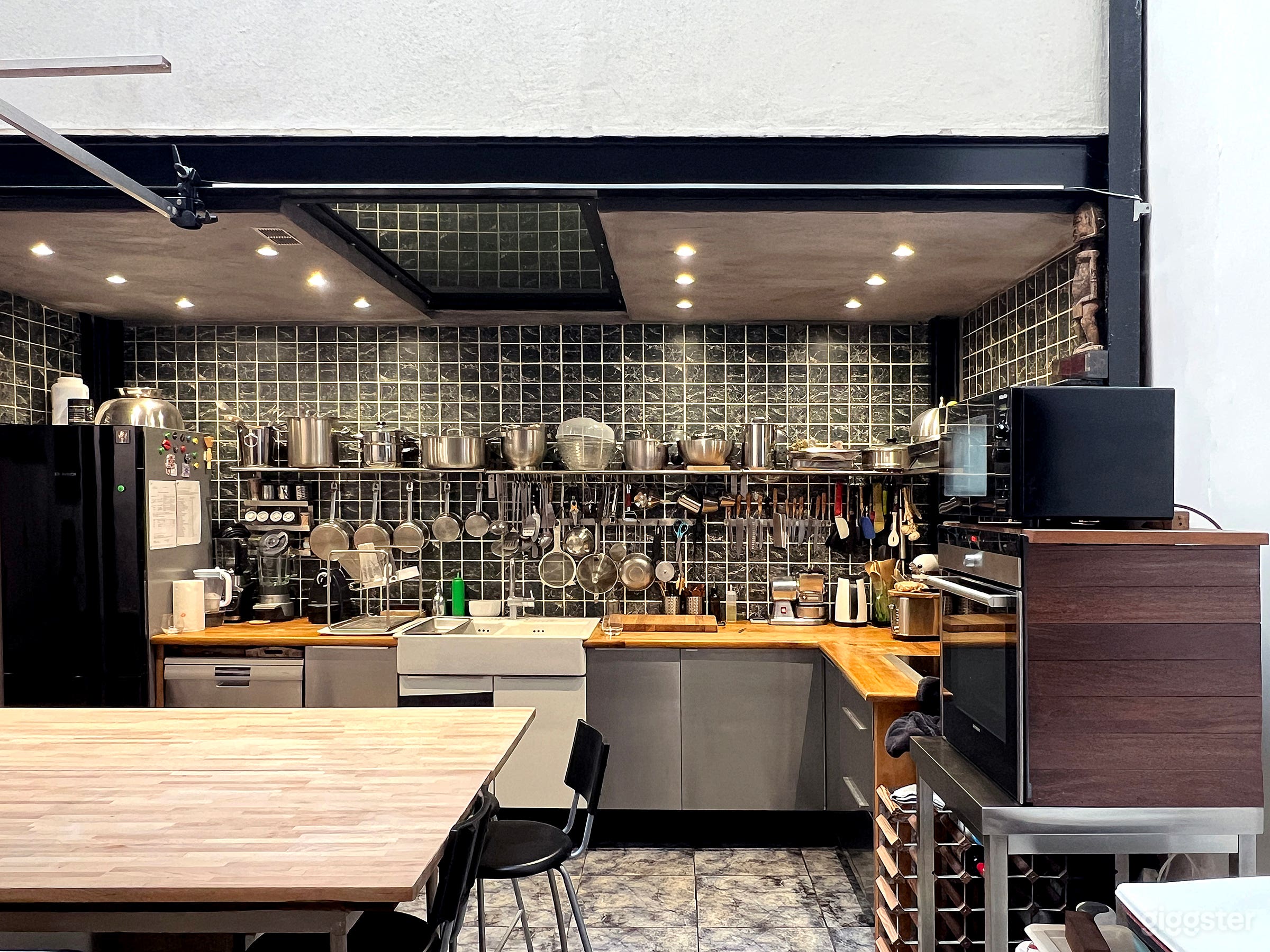 Photo de Loft-atelier d'artiste Porte de Clichy 4