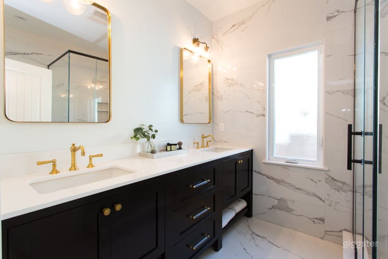  Modern Airy Farm-Style House - Newly Remodeled!  