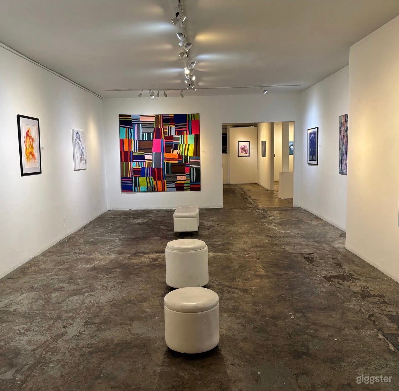 Upscale mid-city contemporary art space Photo 2