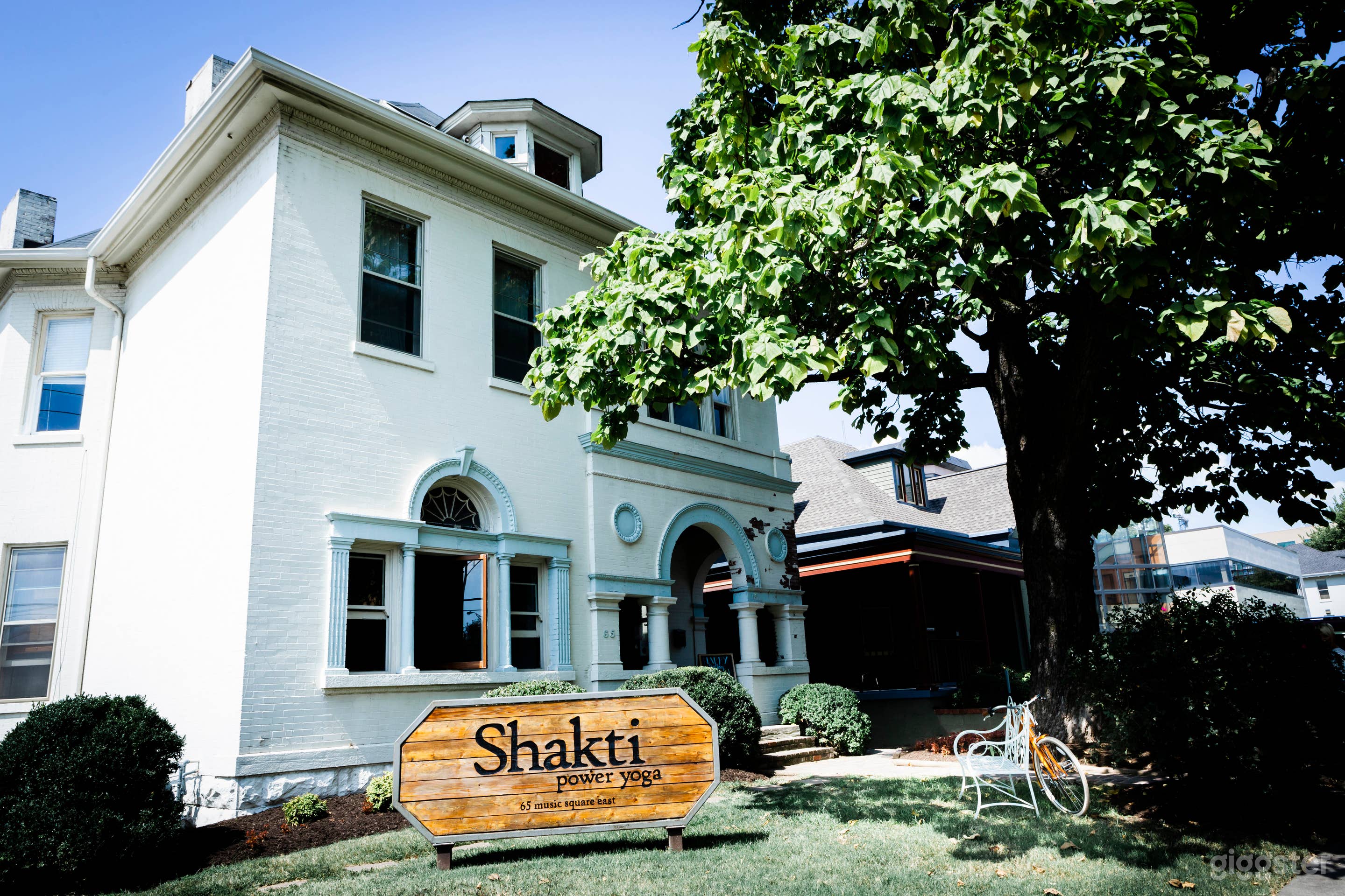 Front of the house located on Music Row 