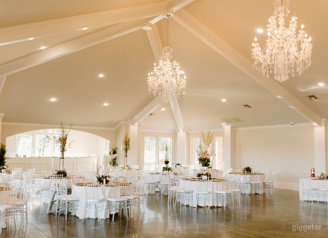 Secluded Event Estate with Waterfront Ballroom & Manor House Photo 4