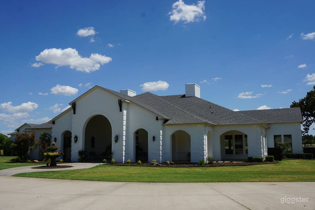 Secluded Event Estate with Waterfront Ballroom & Manor House Photo 2