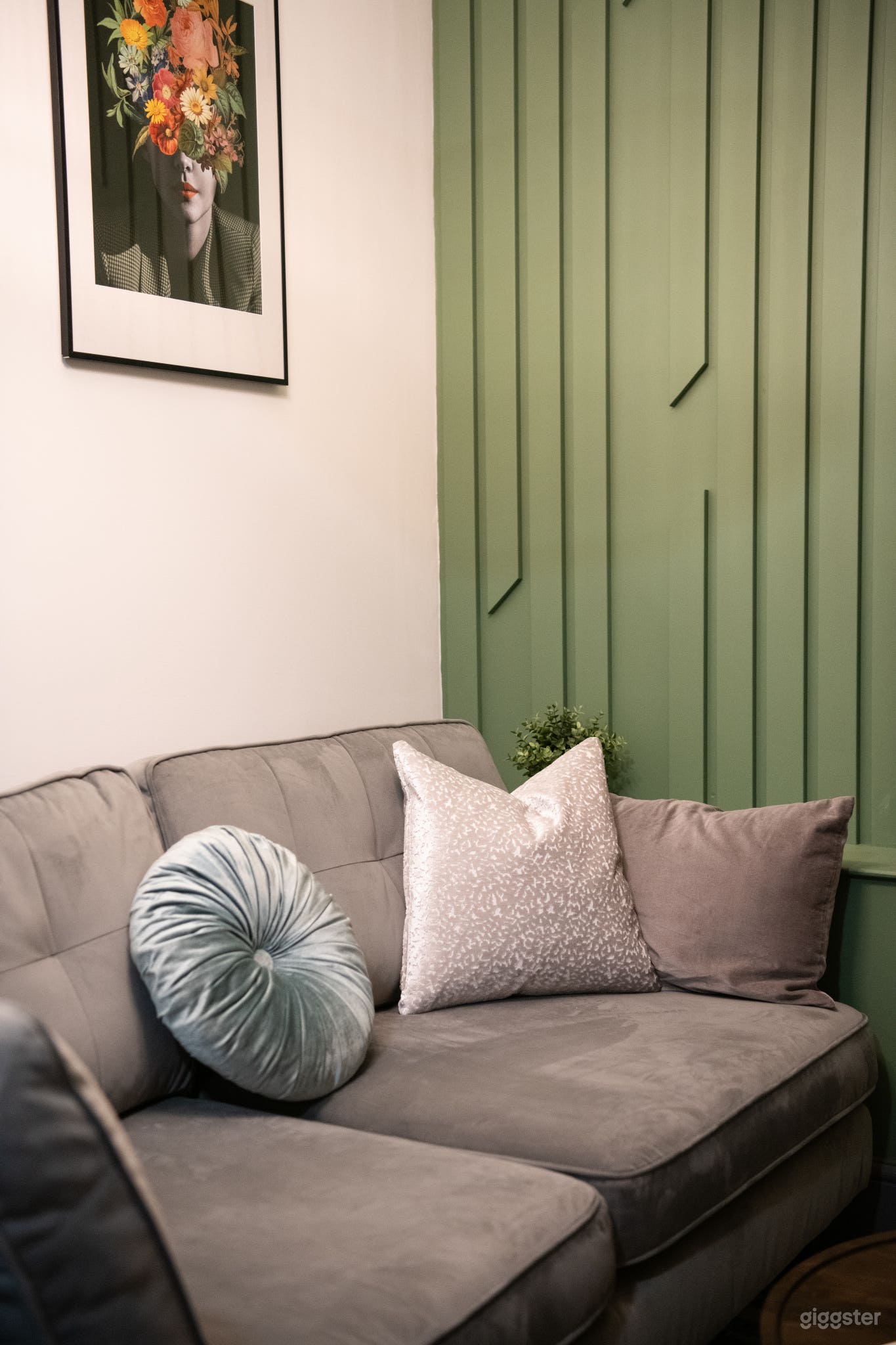 Cosy Snug Meeting Room Photo 4