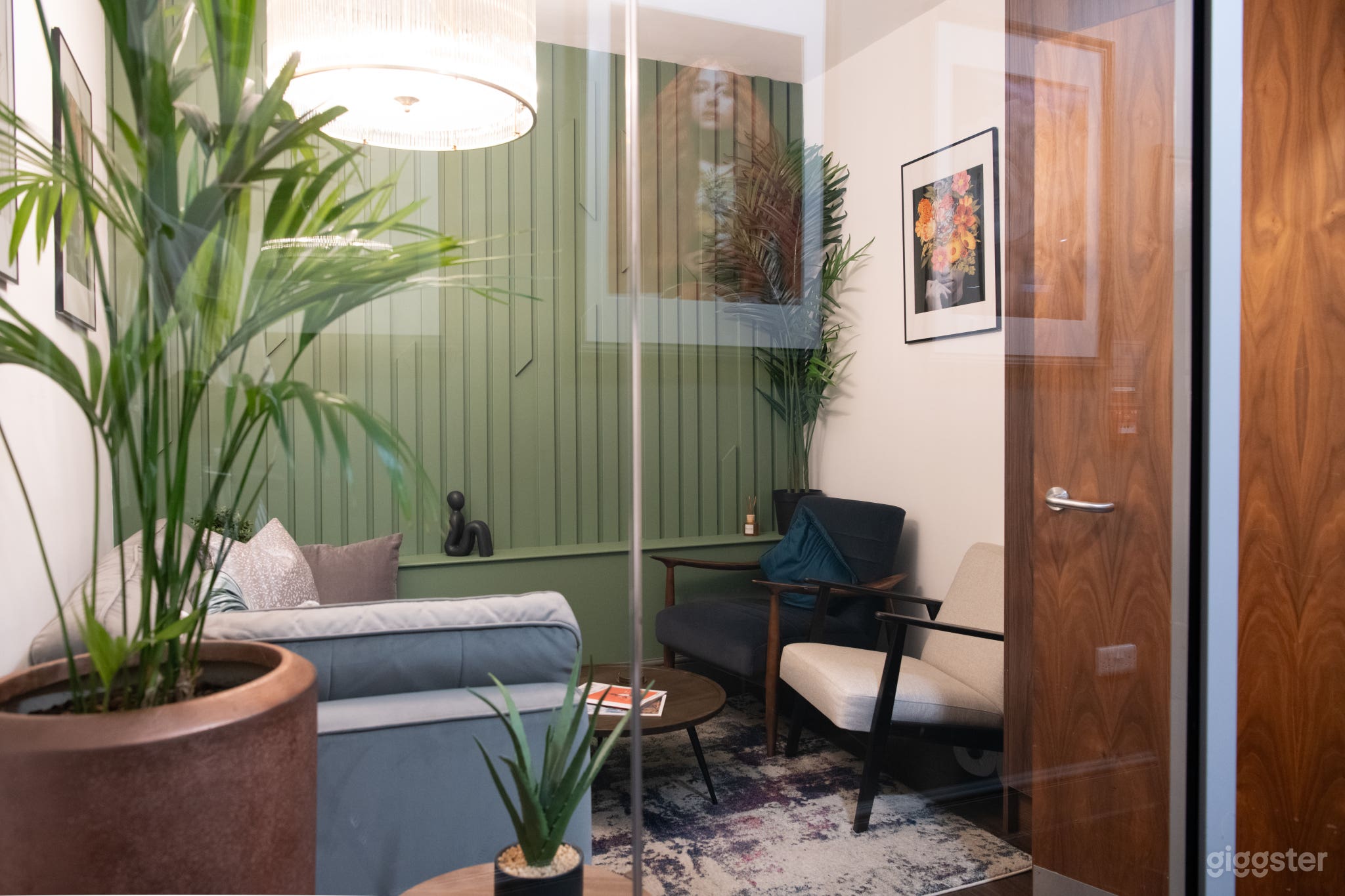 Cosy Snug Meeting Room Photo 2