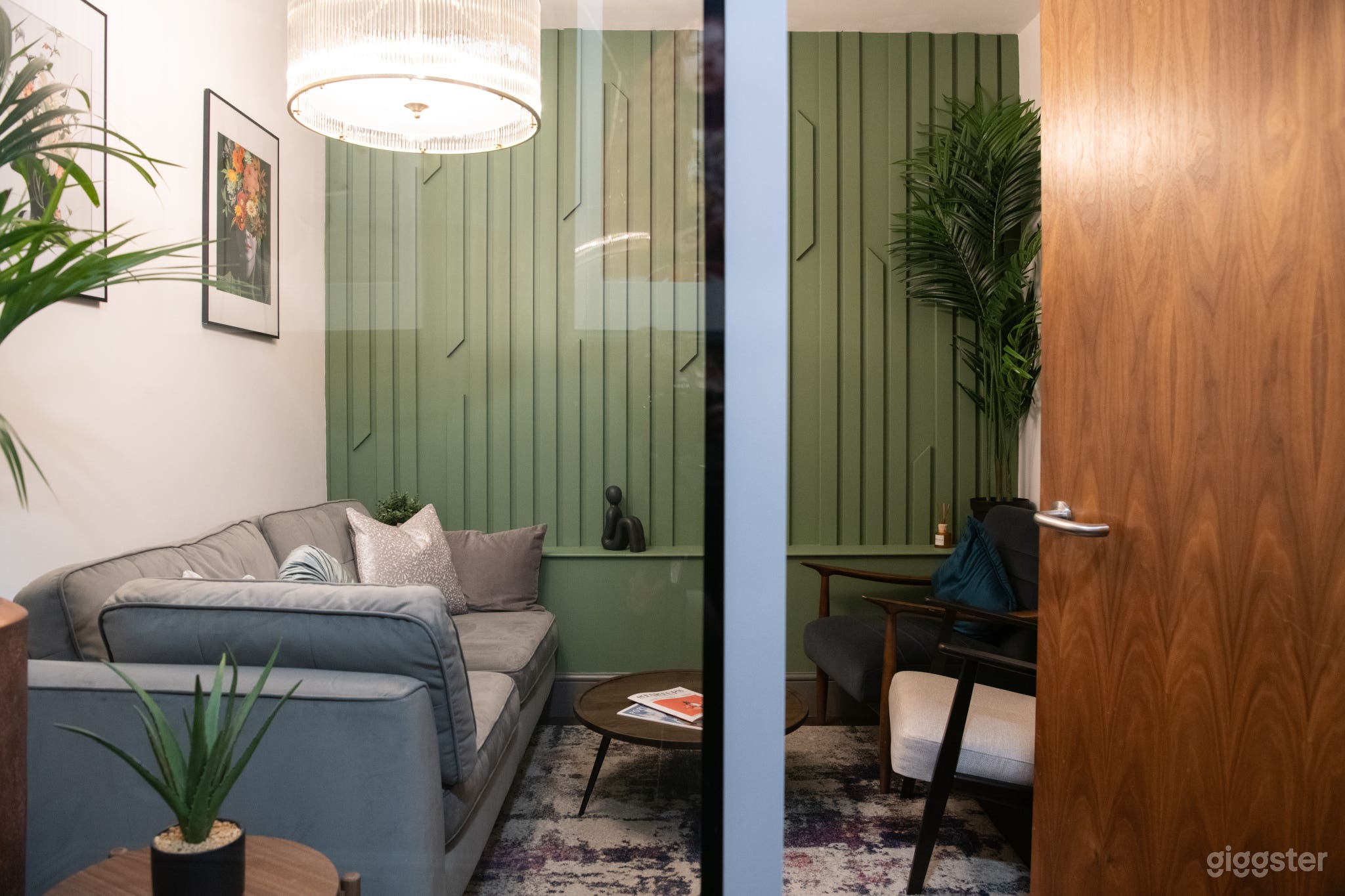 Cosy Snug Meeting Room Photo 1