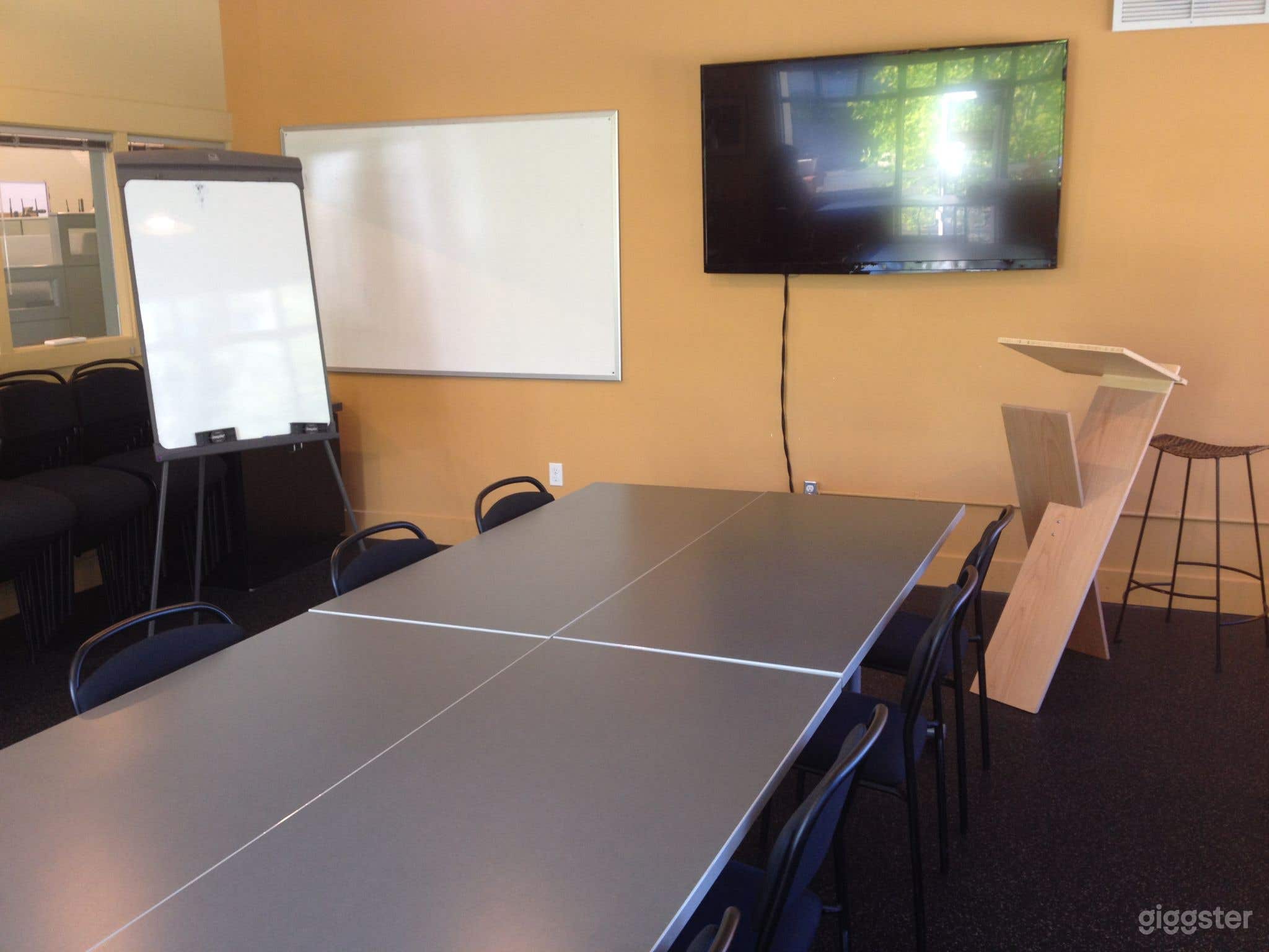 Large Meeting Room with a Private Deck Photo 3