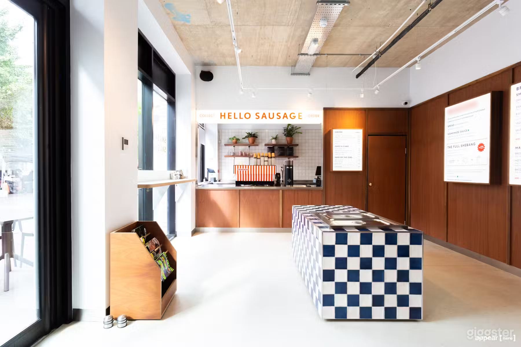 Modern Breakfast Bar in Shoreditch Photo 1