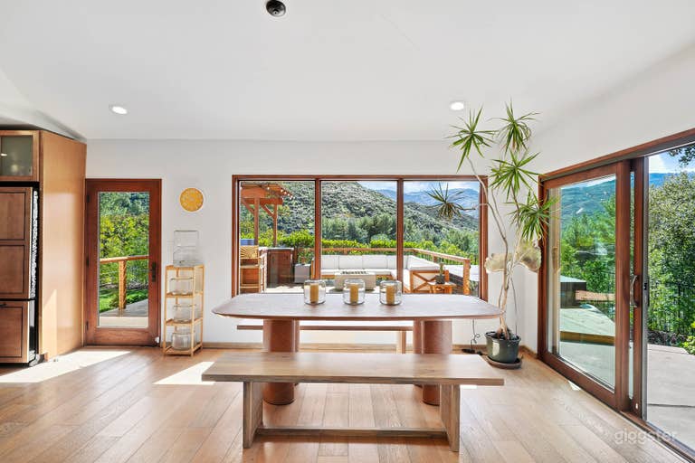  Exspansive Dreamy Mountain Oasis 