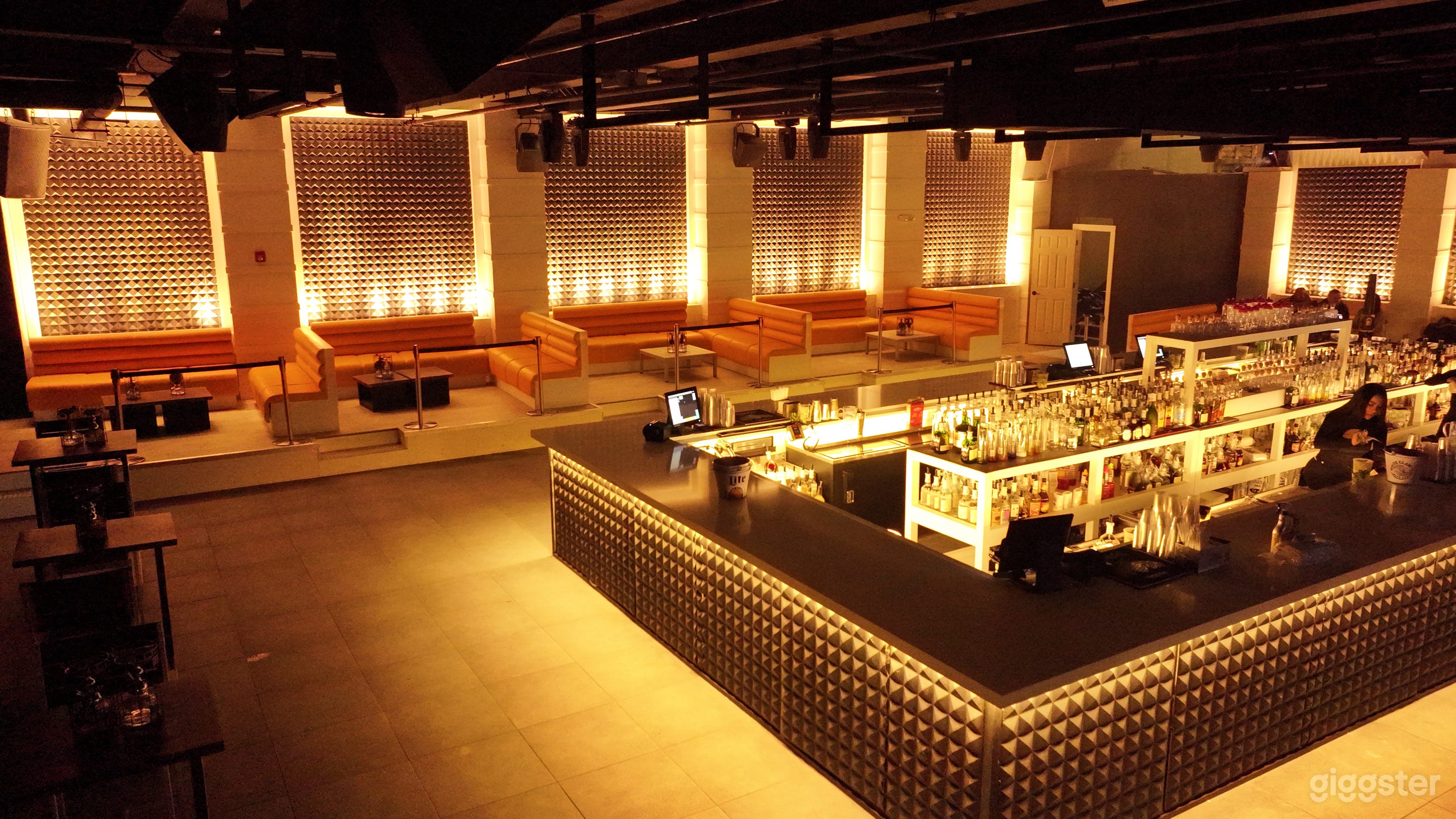 Entertainment Complex / Club with swimming pool! Photo 1