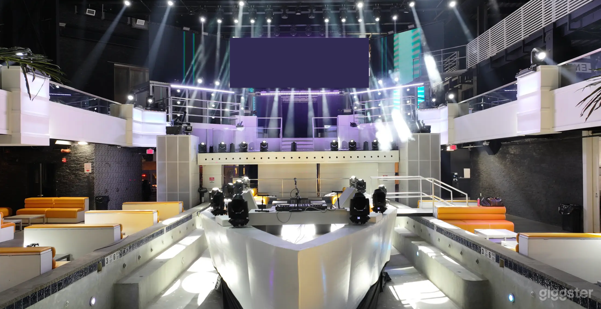 Entertainment Complex / Club with swimming pool! Photo 2