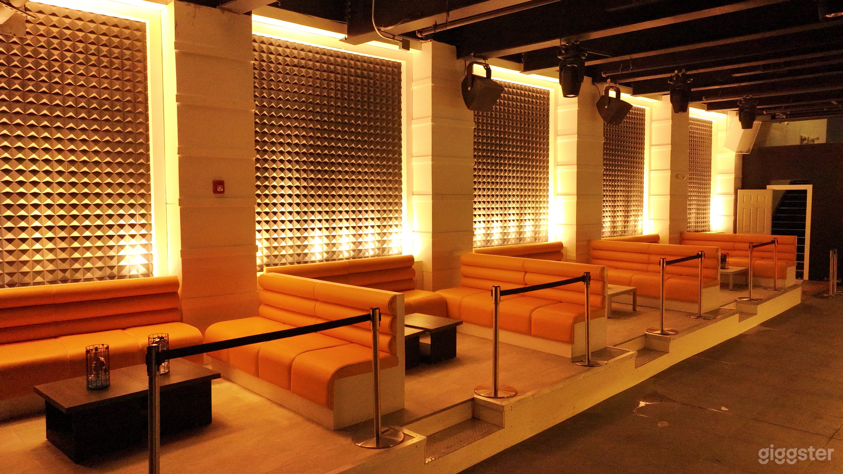 Entertainment Complex / Club with swimming pool! Photo 4