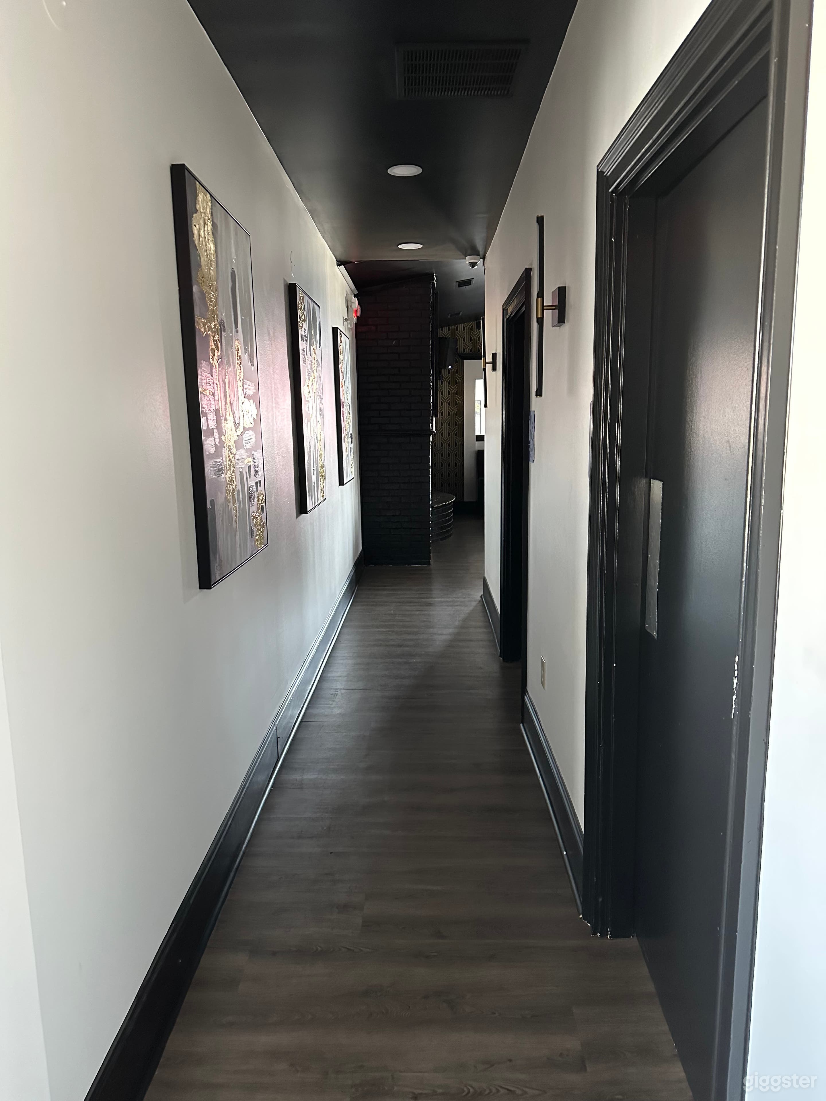 Sophisticated Bar and Lounge in the heart of Conyers Georgia Photo 3