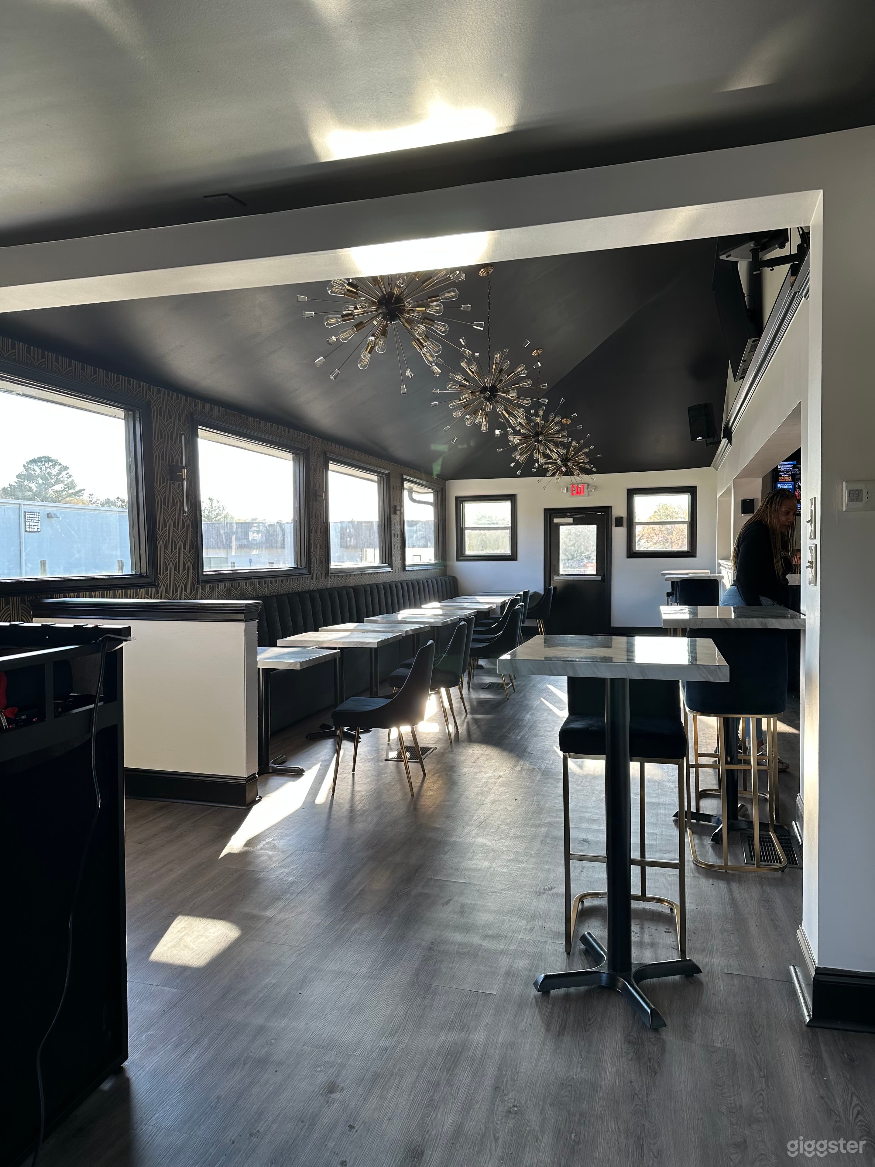 Sophisticated Bar and Lounge in the heart of Conyers Georgia Photo 2