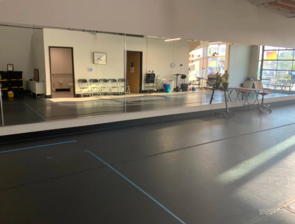 Industrial Performing and Visual Arts Studio Photo 3