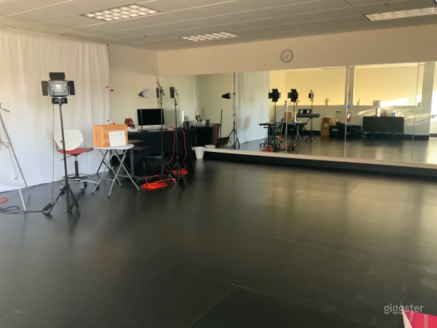  Estudio Industrial de Artes Escénicas y Visuales 