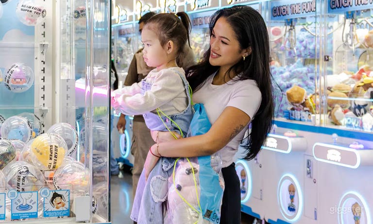  Claw Machine Arcade for Parties or a Fun Photo/Video Setting 