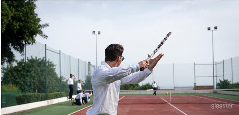  Versátil y Pintoresca Pista de Tenis 