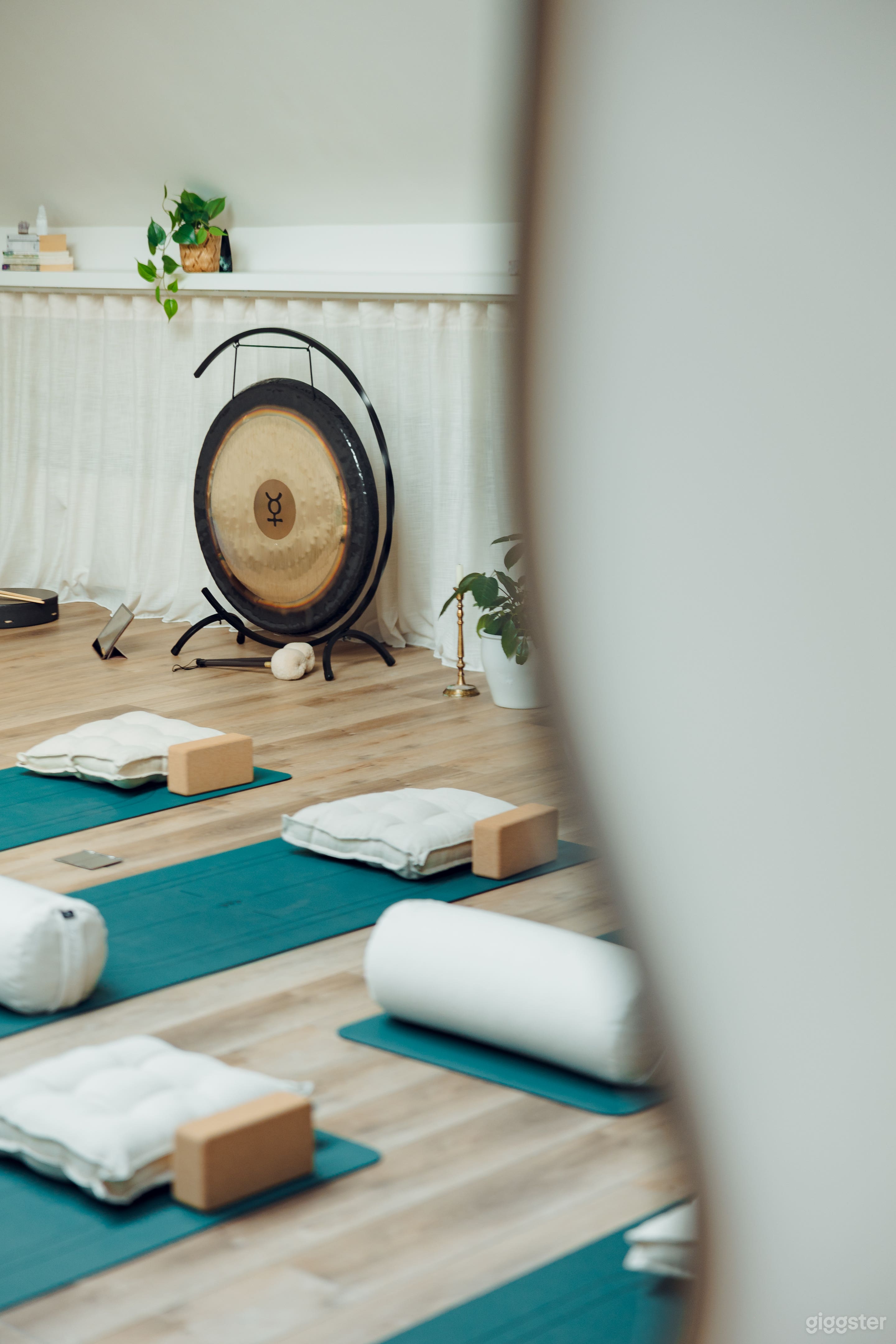 Natural Light Filled Studio - Yoga + Photography Photo 3