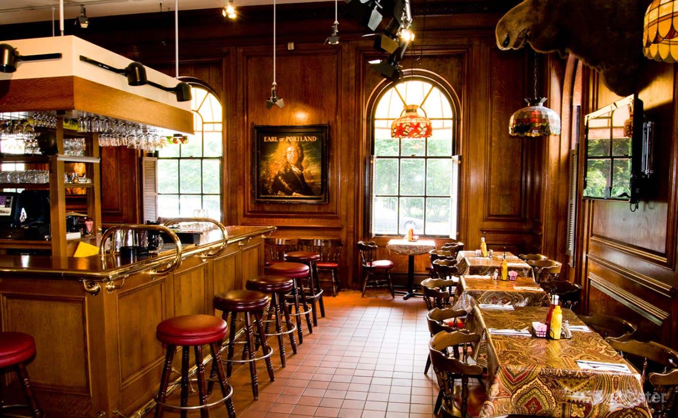 Iconic Bar in Boston  Photo 2