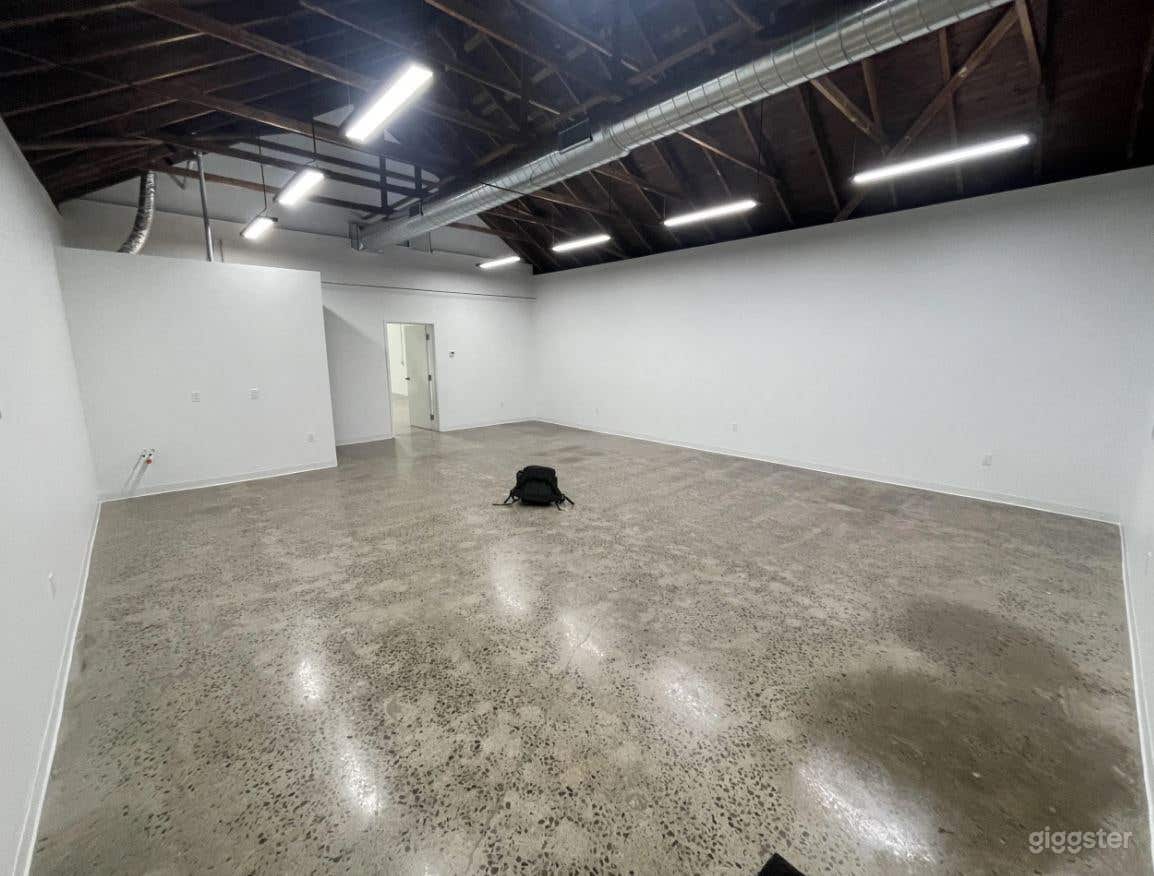 GREEN ROOM 24′ x 30′ Photo 2