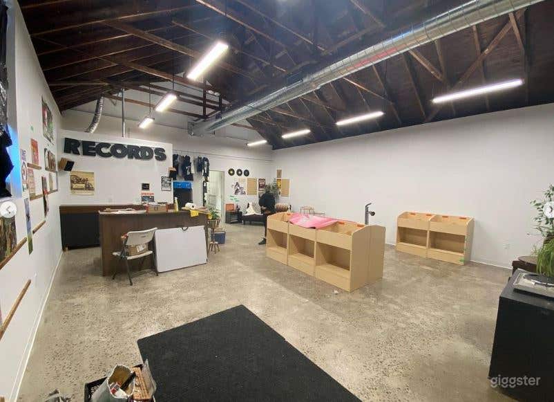 GREEN ROOM 24′ x 30′ Photo 3