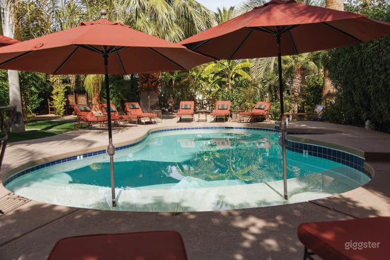  Warm saltwater pool/spa. 