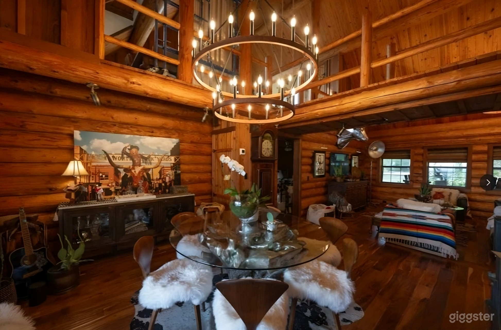 Dreamy 2,500 sq ft Log Cabin Ranch House on 5 Acre Photo 2