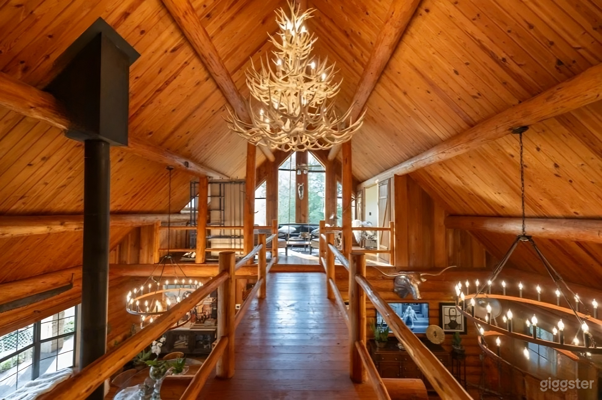 Dreamy 2,500 sq ft Log Cabin Ranch House on 5 Acre Photo 1