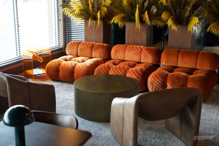  Stylish Mid-Century Lounge Studio in Edgewater 