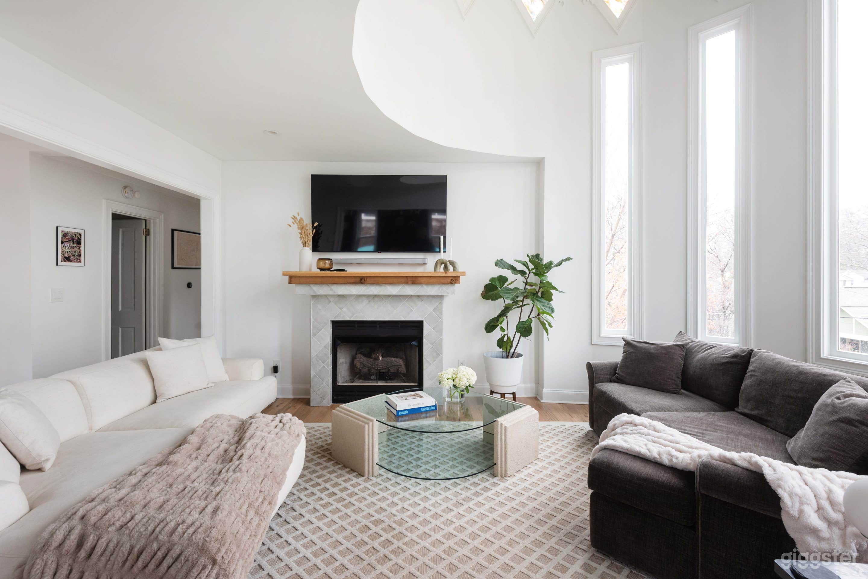 Arcadia Abbey - NEW! Designer Luxe, Full Amenities Photo 1