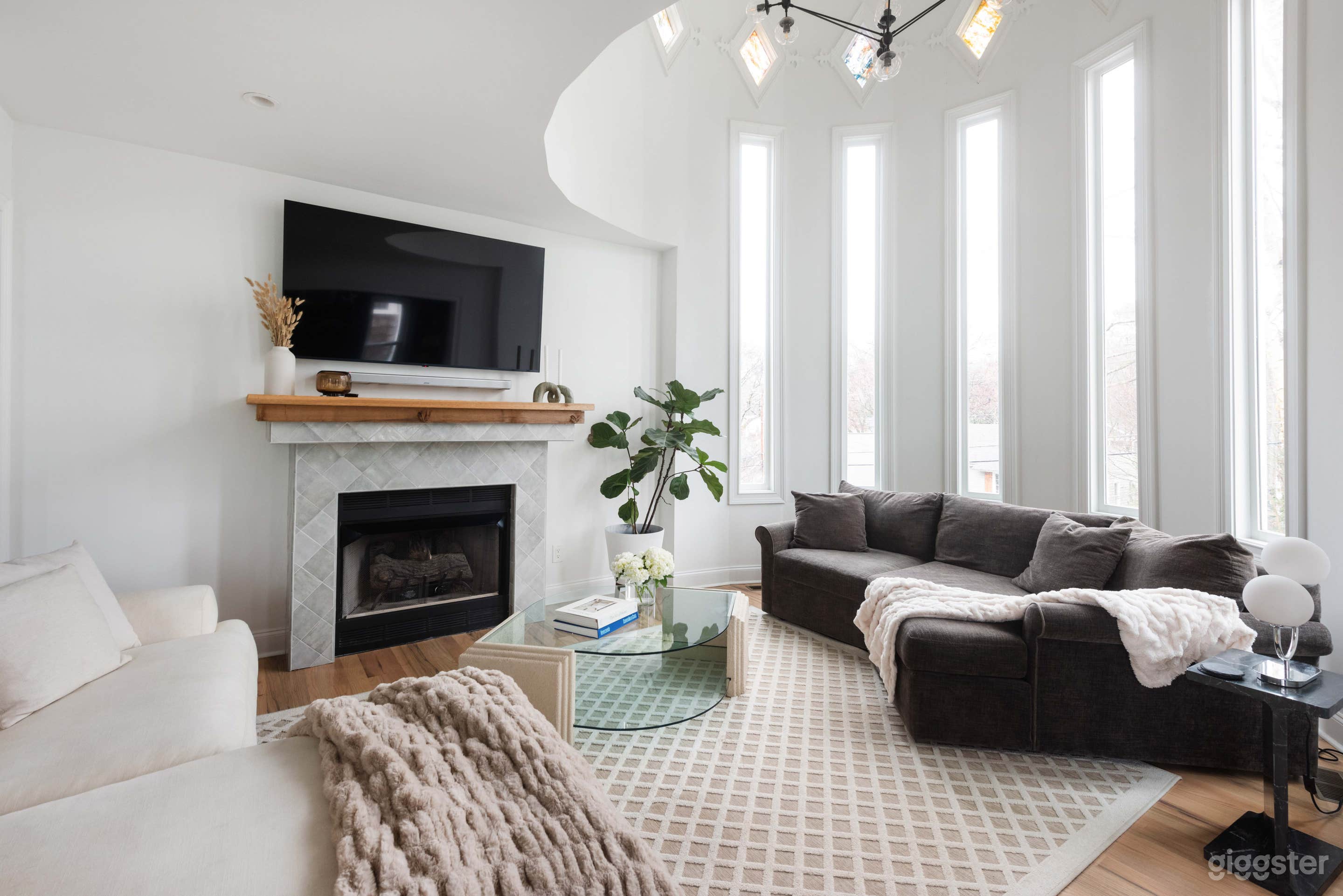 Arcadia Abbey - NEW! Designer Luxe, Full Amenities Photo 3