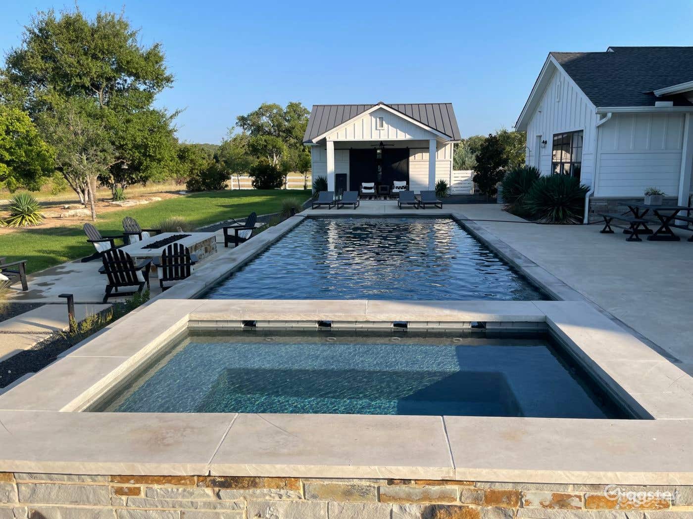 Beautiful Pool in a Modern Farm House between Onion Creek Photo 1