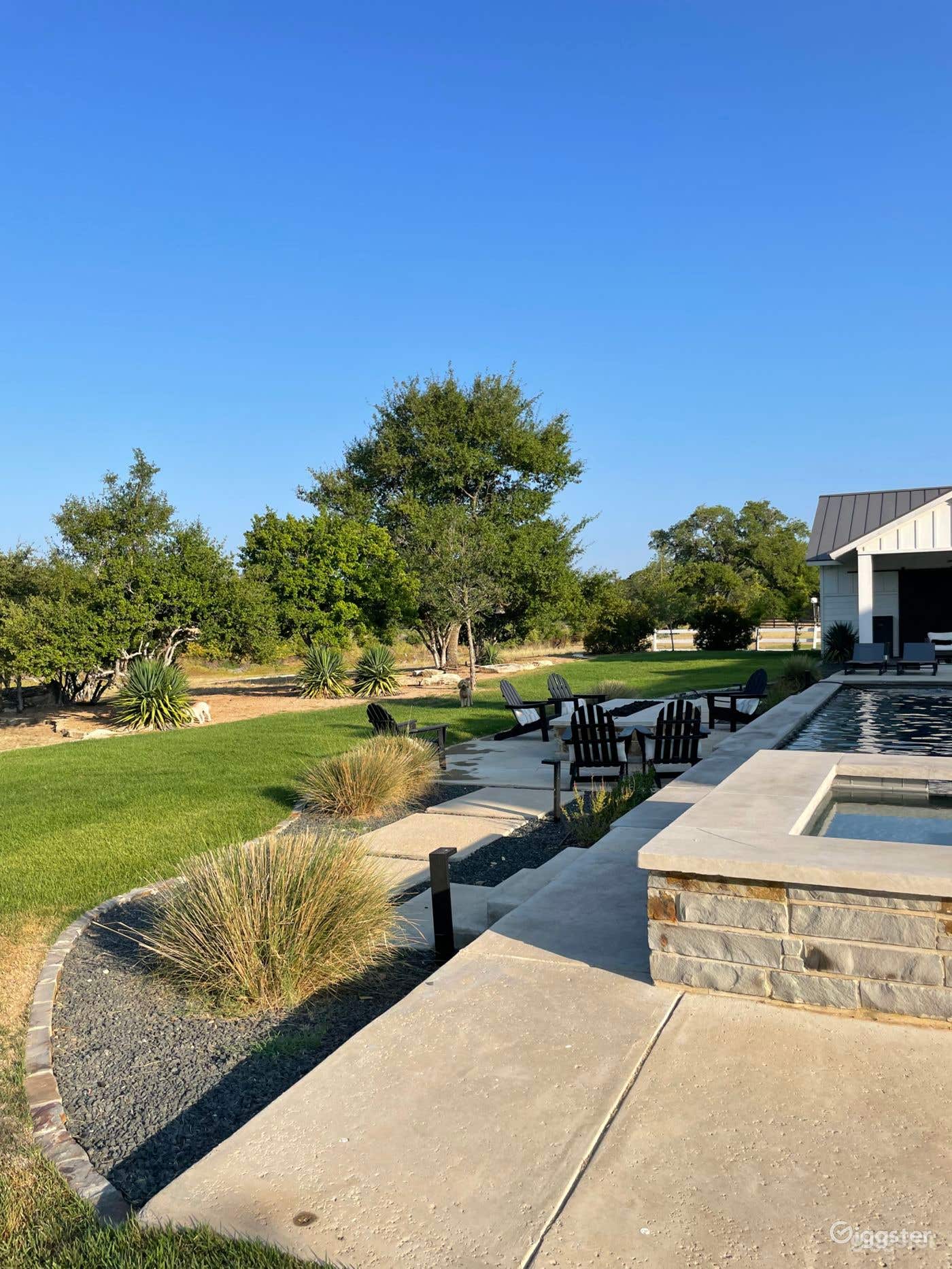 Beautiful Pool in a Modern Farm House between Onion Creek Photo 4